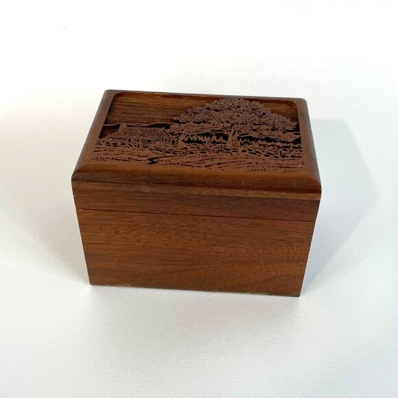 Solid American Walnut Trinket Box Pioneer Scene Laser Engraved USA 4"x3"x1.5" - Picture 2 of 9
